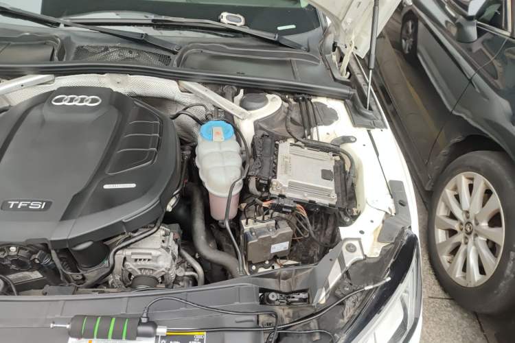 Used Audi A4L 2018 30th Anniversary Edition 40 TFSI Trendy Model Engine Bay Left