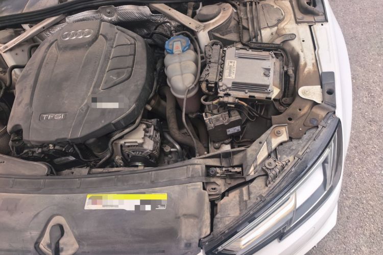 Used Audi A4L 2018 30th Anniversary Edition 40 TFSI Fashion Model Engine Bay Left