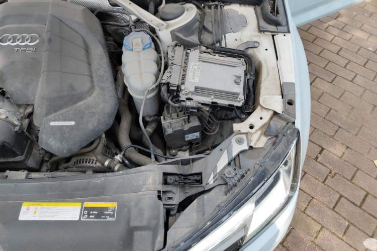 Used Audi A4L 2018 30th Anniversary Edition 30 TFSI Ambition Model Engine Bay Left