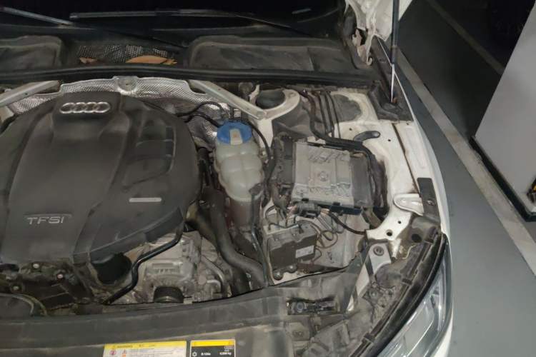 Used Audi A4L 2018 30th Anniversary Edition 45 TFSI quattro Sport model Engine Bay Left