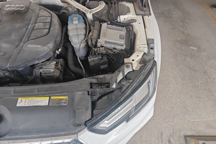Used Audi A4L 2018 30th Anniversary Edition 40 TFSI Fashion Model Engine Bay Left