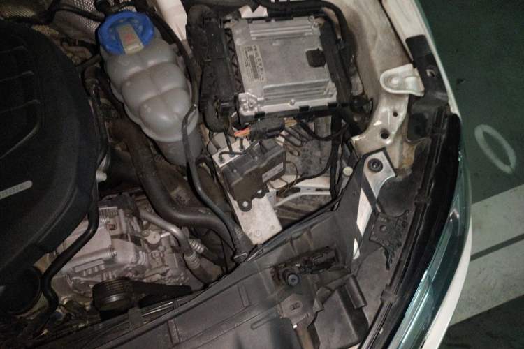 Used Audi A4L 2018 30th Anniversary Edition 40 TFSI Fashion Model Engine Bay Left