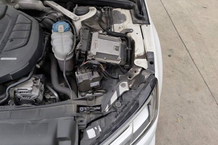 Used Audi A4L 2018 30th Anniversary Edition 40 TFSI Sport Edition Engine Bay Left