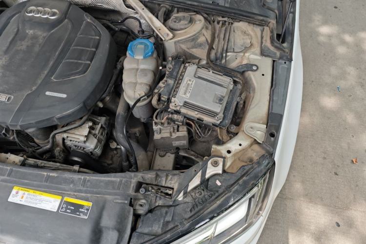Used Audi A4L 2018 30th Anniversary Edition 40 TFSI Fashion Model Engine Bay Left