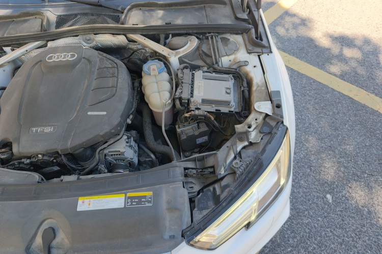 Used Audi A4L 2018 30th Anniversary Edition 40 TFSI Fashion Model Engine Bay Left