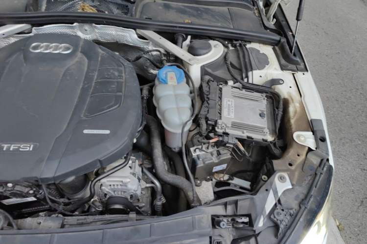 Used Audi A4L 2018 30th Anniversary Edition 40 TFSI Fashion Model Engine Bay Left