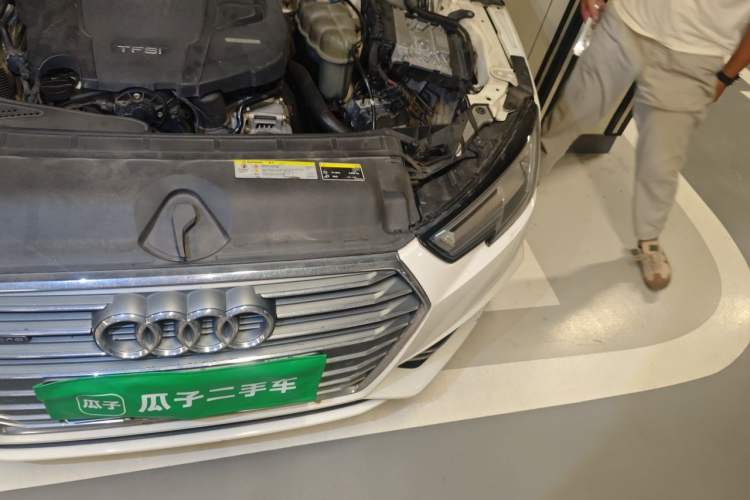 Used Audi A4L 2018 30th Anniversary Edition 45 TFSI quattro Individual Sport Edition Engine Bay Left