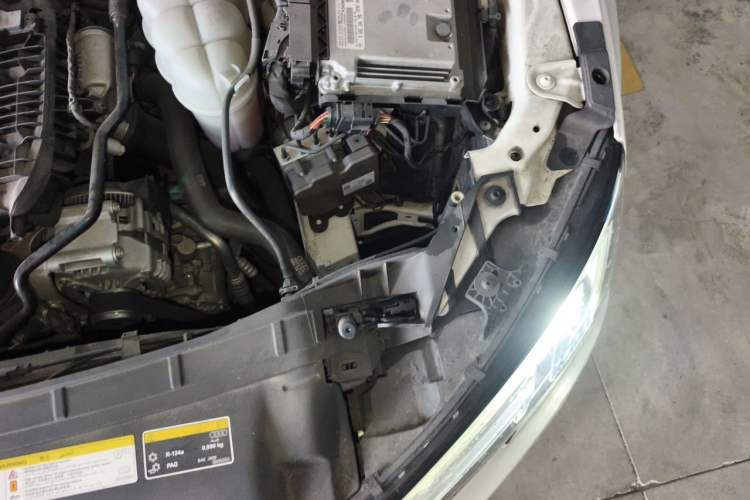 Used Audi A4L 2018 30th Anniversary Edition 40 TFSI Trendy Model Engine Bay Left