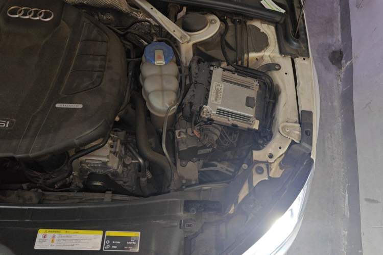 Used Audi A4L 2018 30th Anniversary Edition 40 TFSI Fashion Model Engine Bay Left