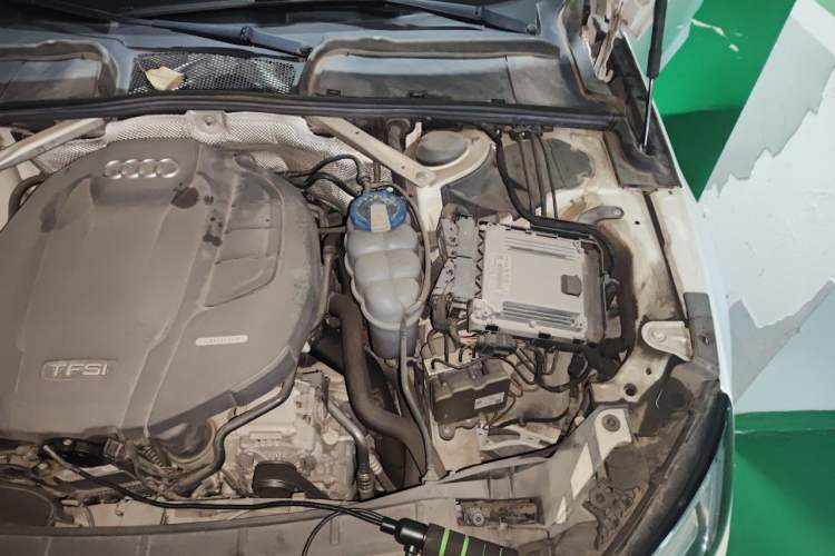 Used Audi A4L 2018 30th Anniversary Edition 40 TFSI Fashion Model Engine Bay Left