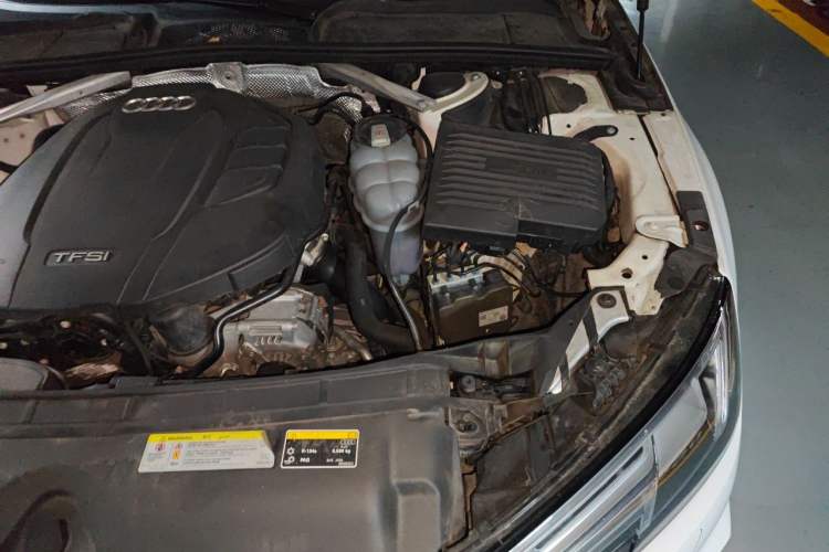 Used Audi A4L 2018 30th Anniversary Edition 40 TFSI Fashion Model Engine Bay Left