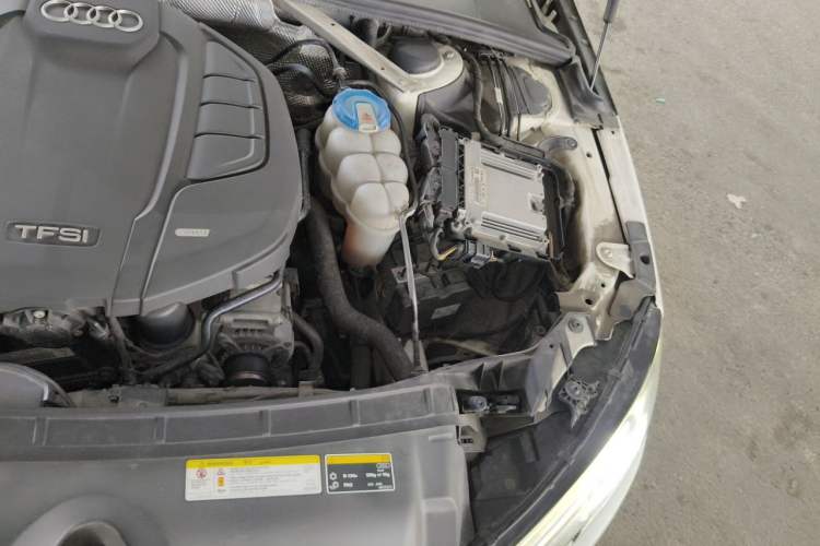 Used Audi A4L 2018 30th Anniversary Edition 40 TFSI Fashion Model Engine Bay Left