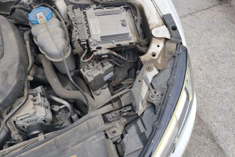 Used Audi A4L 2018 30th Anniversary Edition 40 TFSI Trendy Model Engine Bay Left