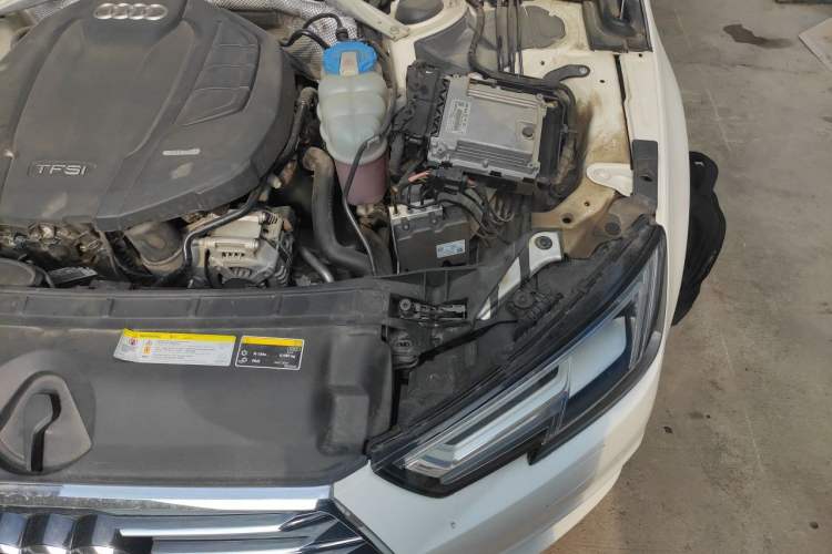 Used Audi A4L 2018 30th Anniversary Edition 40 TFSI Trendy Model Engine Bay Left