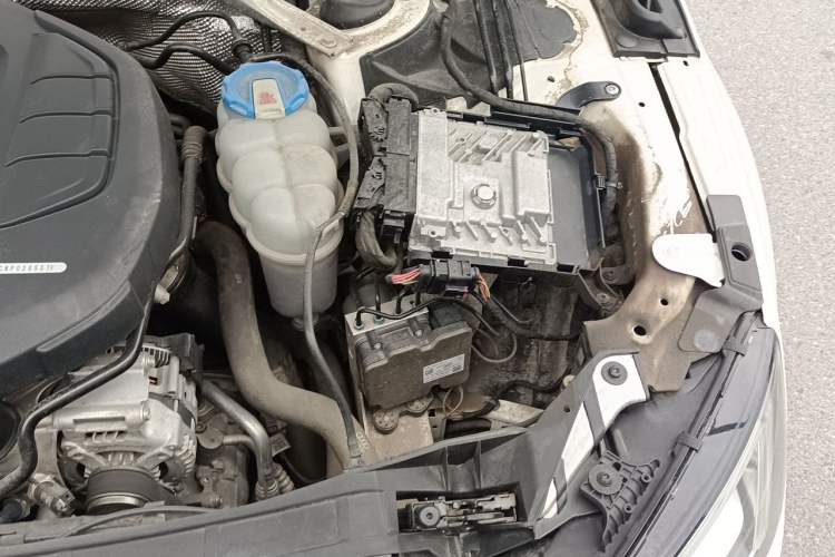 Used Audi A4L 2018 30th Anniversary Edition 45 TFSI quattro Sport model Engine Bay Left