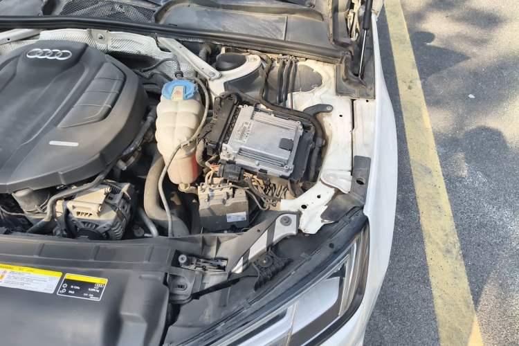 Used Audi A4L 2018 30th Anniversary Edition 40 TFSI Trendy Model Engine Bay Left