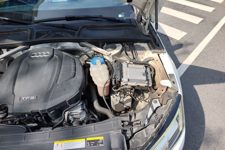 Used Audi A4L 2018 30th Anniversary Edition 40 TFSI Trendy Model Engine Bay Left