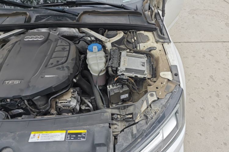 Used Audi A4L 2018 30th Anniversary Edition 40 TFSI Fashion Model Engine Bay Left