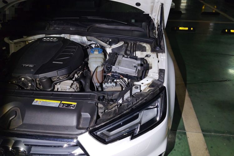 Used Audi A4L 2018 30th Anniversary Edition 40 TFSI Fashion Model Engine Bay Left