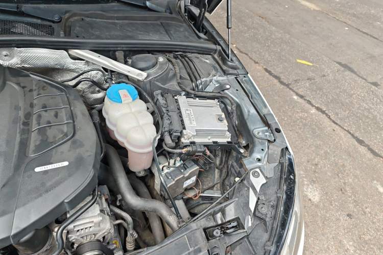 Used Audi A4L 2018 30th Anniversary Edition 40 TFSI Trendy Model Engine Bay Left
