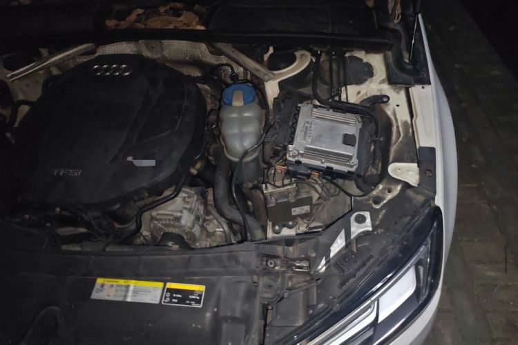 Used Audi A4L 2018 30th Anniversary Edition 40 TFSI Trendy Model Engine Bay Left