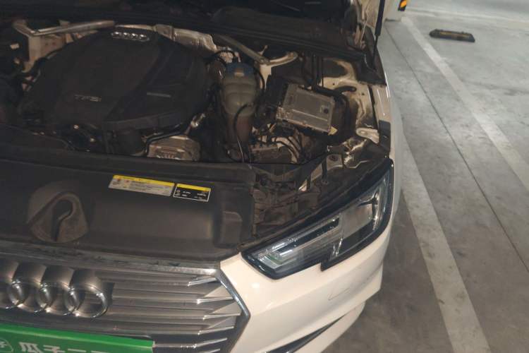 Used Audi A4L 2018 30th Anniversary Edition 40 TFSI Fashion Model Engine Bay Left