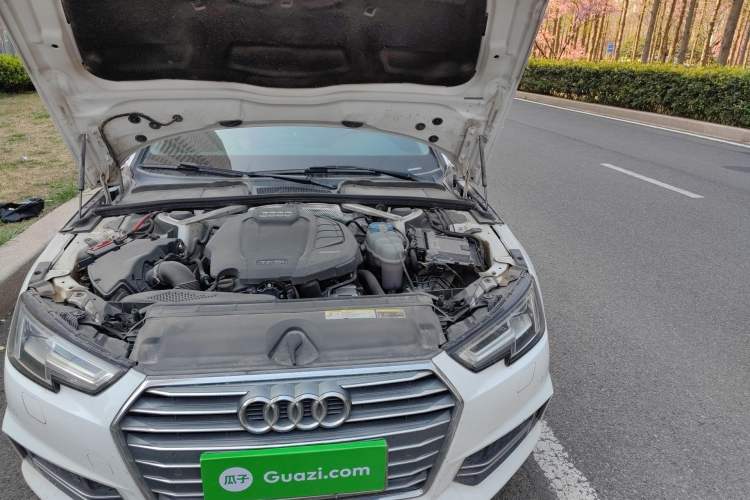 Used Audi A4L 2018 30th Anniversary Edition 40 TFSI Fashion Model Engine Bay Left