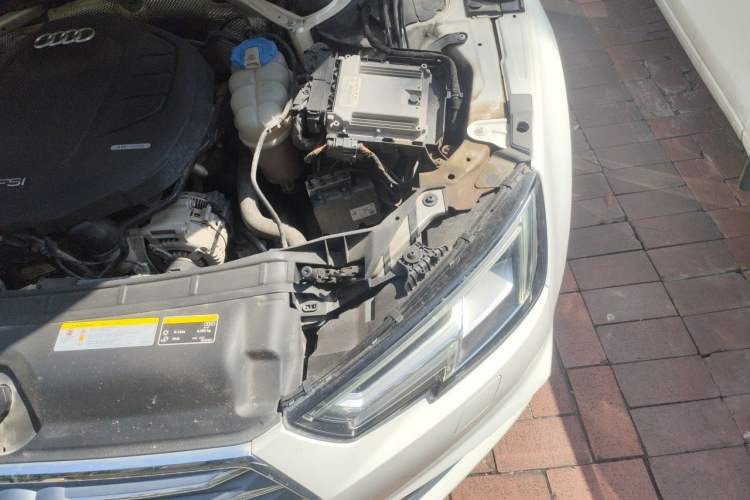 Used Audi A4L 2018 30th Anniversary Edition 40 TFSI Fashion Model Engine Bay Left
