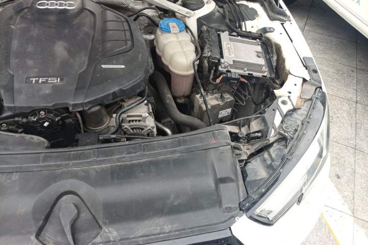 Used Audi A4L 2018 30th Anniversary Edition 40 TFSI Fashion Model Engine Bay Left