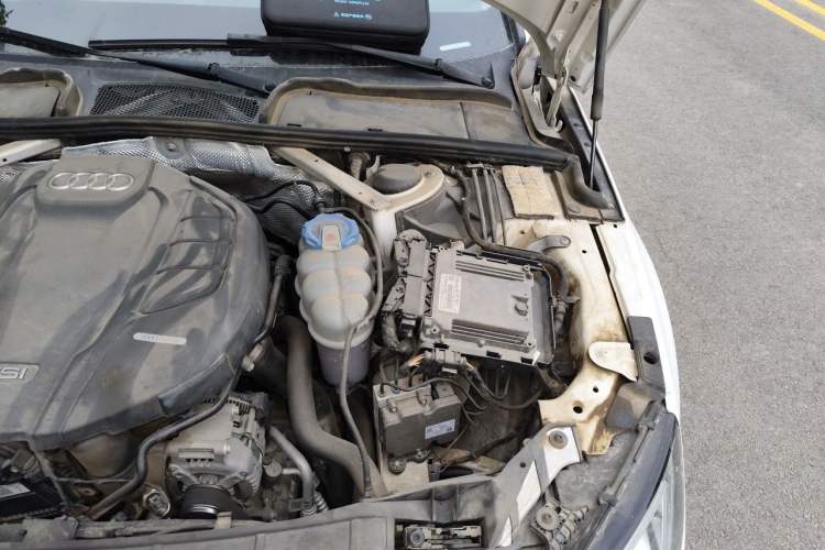 Used Audi A4L 2018 30th Anniversary Edition 40 TFSI Fashion Model Engine Bay Left