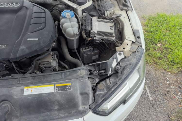 Used Audi A4L 2018 30th Anniversary Edition 40 TFSI Trendy Model Engine Bay Left