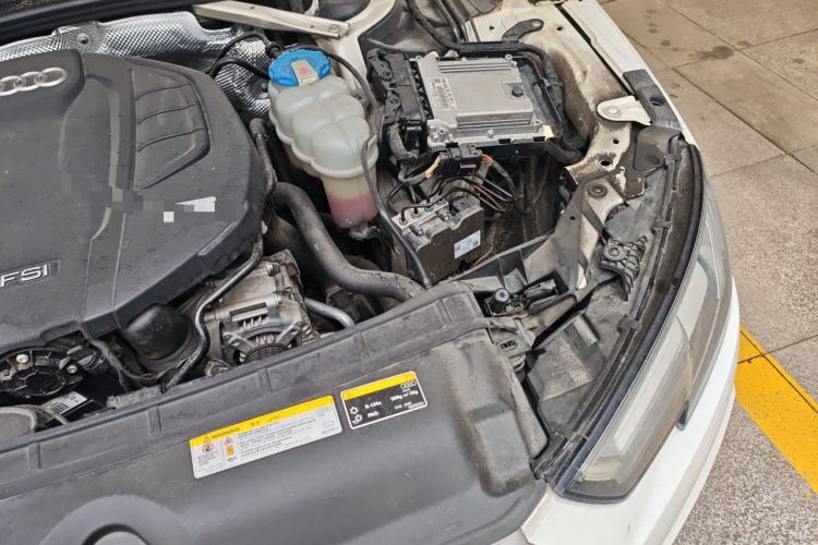 Used Audi A4L 2018 30th Anniversary Edition 40 TFSI Fashion Model Engine Bay Left