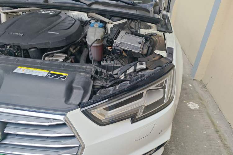 Used Audi A4L 2018 30th Anniversary Edition 40 TFSI Fashion Model Engine Bay Left