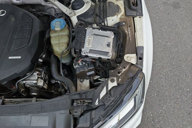 Used Audi A4L 2018 30th Anniversary Edition 40 TFSI Fashion Model Engine Bay Left