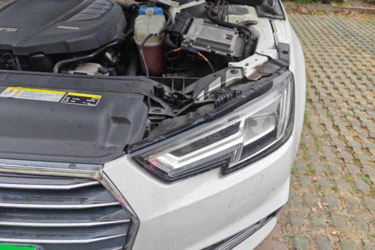 Used Audi A4L 2018 30th Anniversary Edition 40 TFSI Fashion Model Engine Bay Left