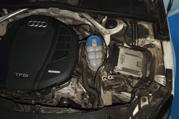 Used Audi A4L 2018 30th Anniversary Edition 40 TFSI Fashion Model Engine Bay Left