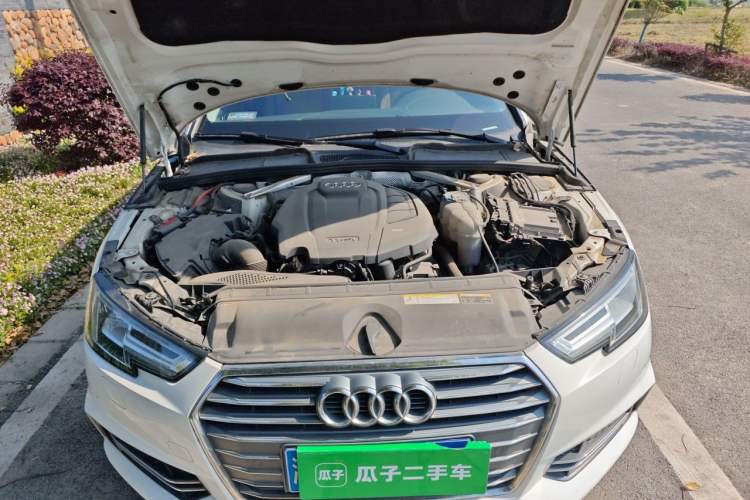 Used Audi A4L 2018 30th Anniversary Edition 40 TFSI Fashion Model Engine Bay