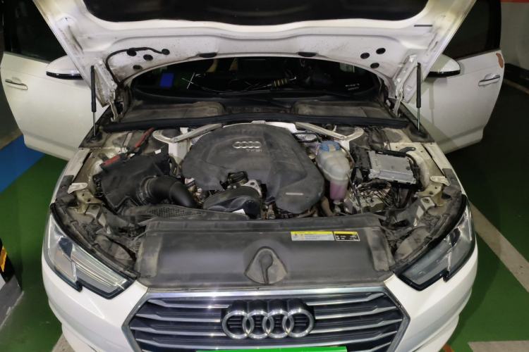 Used Audi A4L 2018 30th Anniversary Edition 30 TFSI Ambition Model Engine Bay