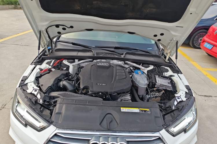 Used Audi A4L 2018 30th Anniversary Edition 40 TFSI Fashion Model Engine Bay