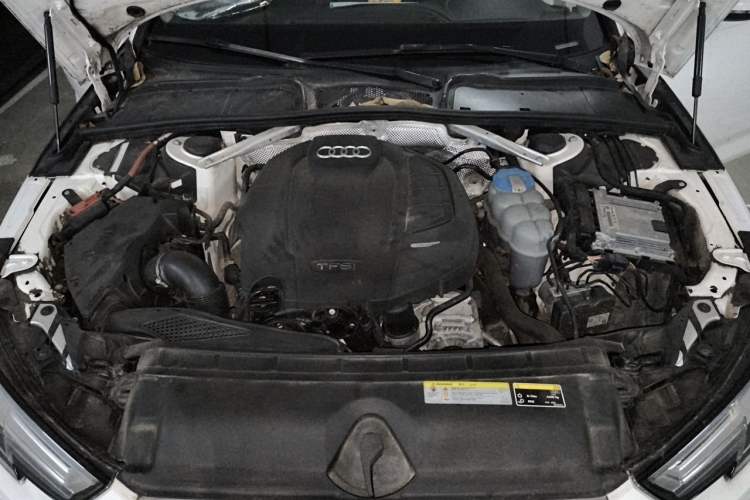 Used Audi A4L 2018 30th Anniversary Edition 40 TFSI Fashion Model Engine Bay