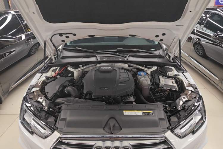 Used Audi A4L 2018 30th Anniversary Edition 40 TFSI Fashion Model Engine Bay