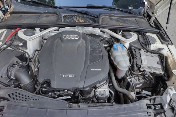 Used Audi A4L 2018 30th Anniversary Edition 40 TFSI Fashion Model Engine Bay