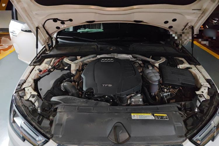 Used Audi A4L 2018 30th Anniversary Edition 40 TFSI Fashion Model Engine Bay