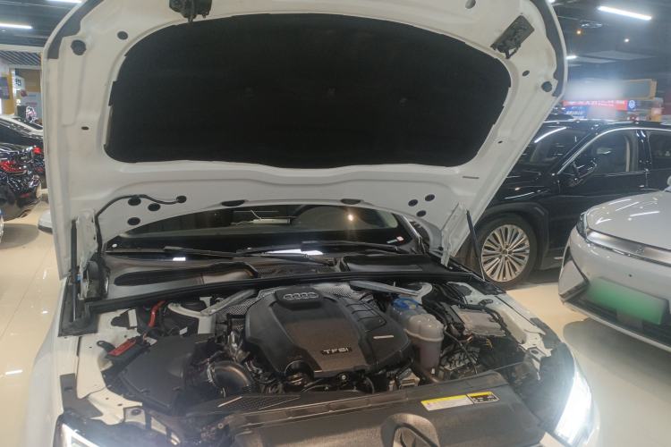 Used Audi A4L 2018 30th Anniversary Edition 40 TFSI Fashion Model Engine Bay
