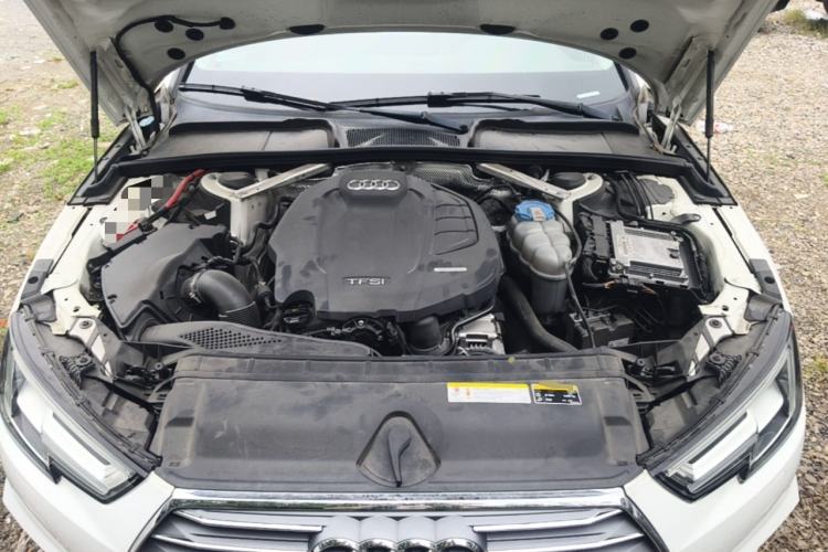 Used Audi A4L 2018 30th Anniversary Edition 40 TFSI Fashion Model Engine Bay