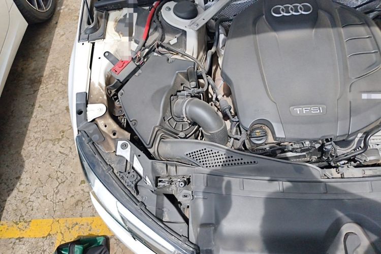 Used Audi A4L 2018 30th Anniversary Edition 40 TFSI Trendy Model Engine Bay Right