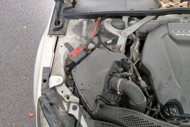 Used Audi A4L 2018 30th Anniversary Edition 40 TFSI Fashion Model Engine Bay Right