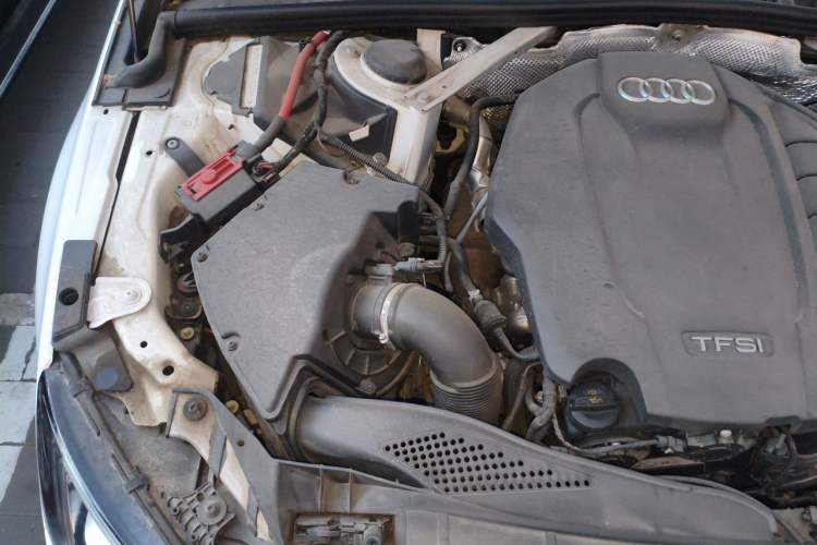 Used Audi A4L 2018 30th Anniversary Edition 40 TFSI Fashion Model Engine Bay Right