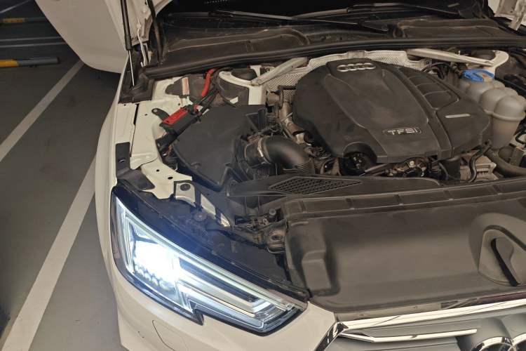 Used Audi A4L 2018 30th Anniversary Edition 40 TFSI Fashion Model Engine Bay Right