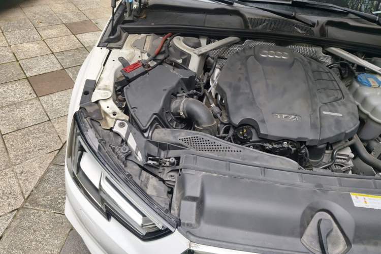 Used Audi A4L 2018 30th Anniversary Edition 40 TFSI Fashion Model Engine Bay Right